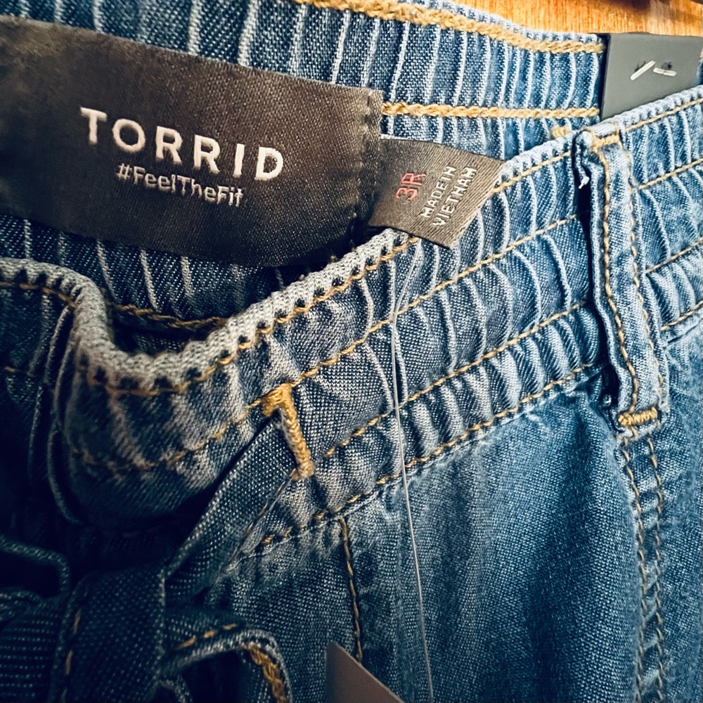 Torrid, 3 | 3X | 22-24, HIGH-RISE PULL ON WIDE LEG LUIGHTWEIGHT DENIM JEAN - NWT - Picture 6 of 7